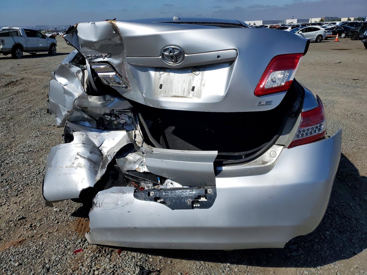 2010 TOYOTA CAMRY LE photo 6