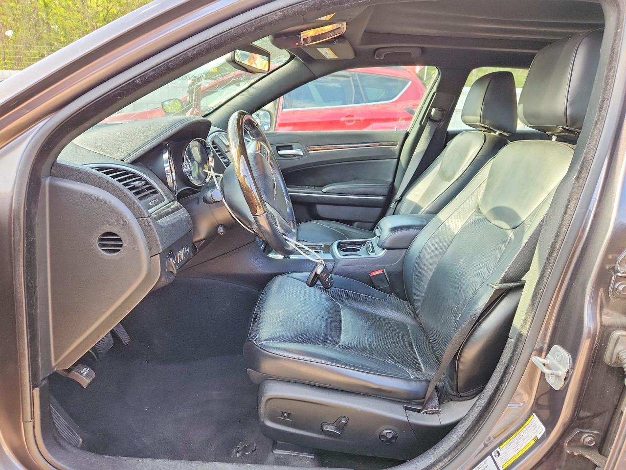 2013 CHRYSLER 300C photo 13