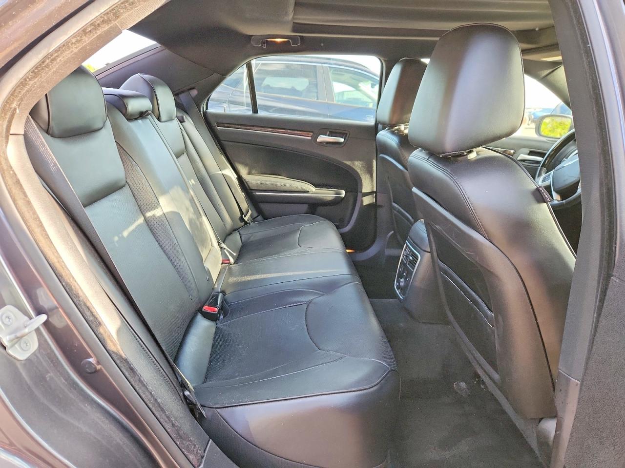 2013 CHRYSLER 300C photo 19