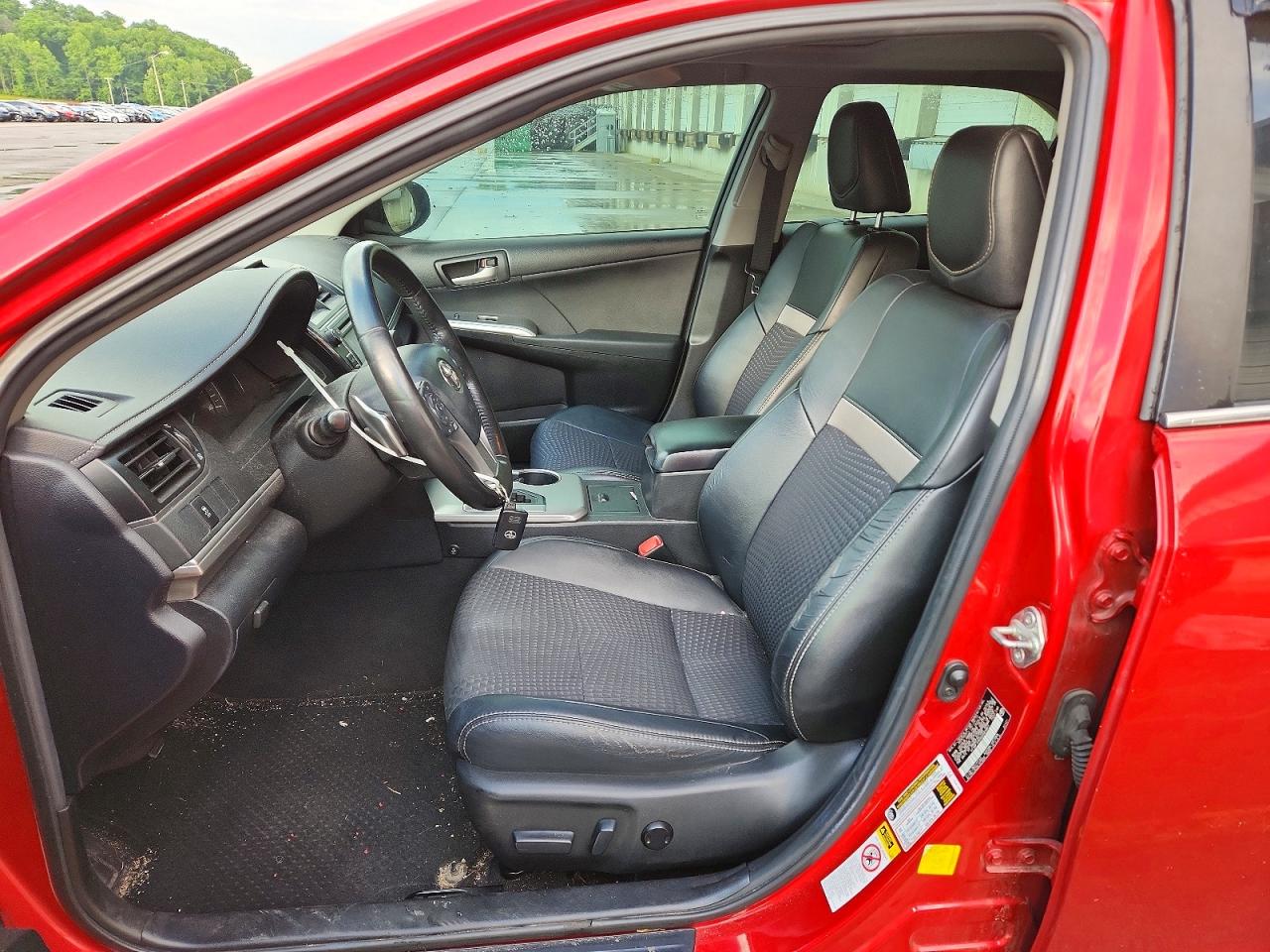2012 TOYOTA CAMRY SE photo 19