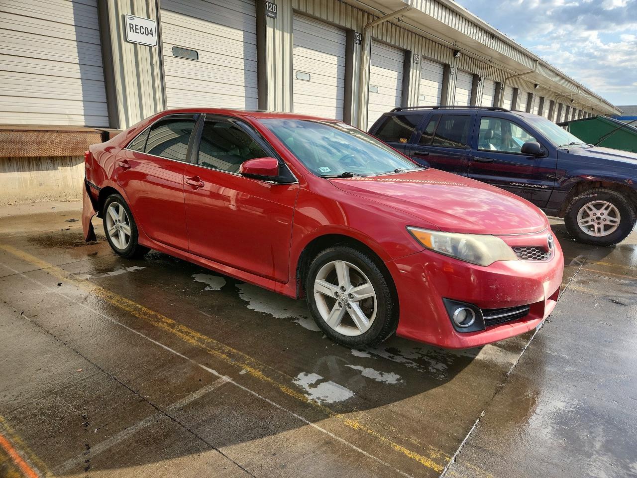 2012 TOYOTA CAMRY SE photo 10