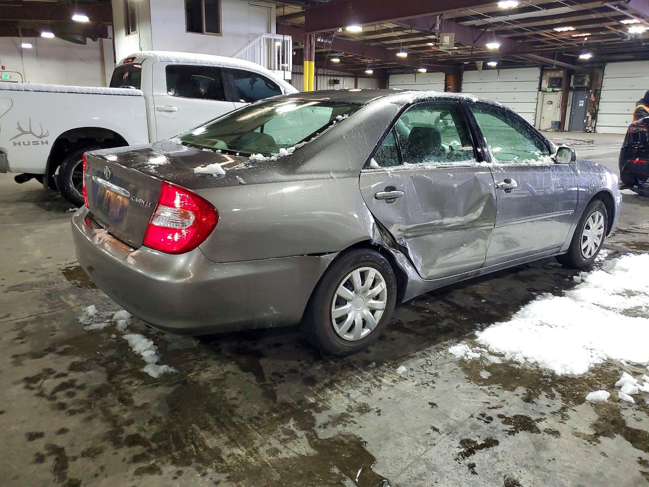2004 TOYOTA CAMRY LE photo 5