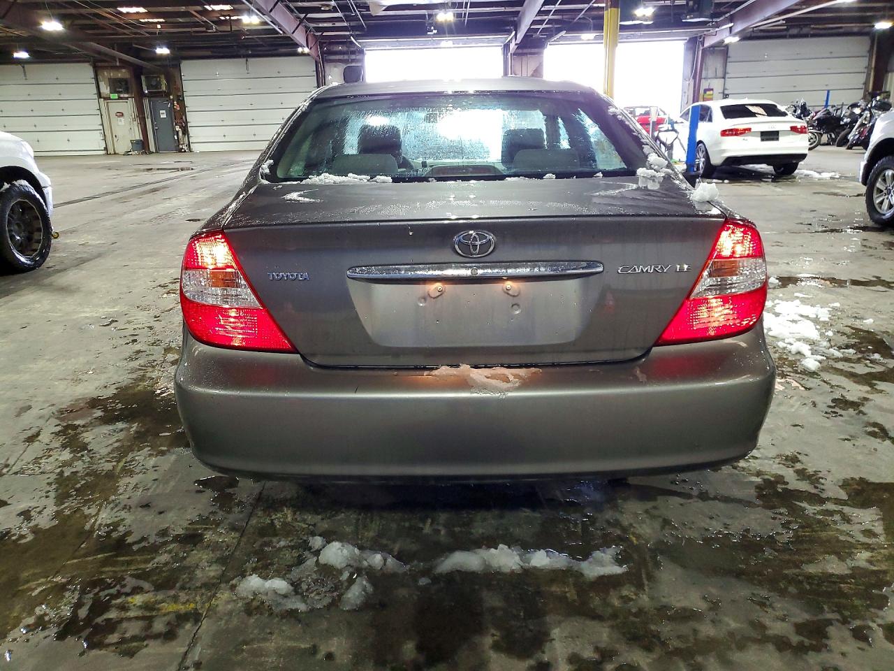 2004 TOYOTA CAMRY LE photo 11