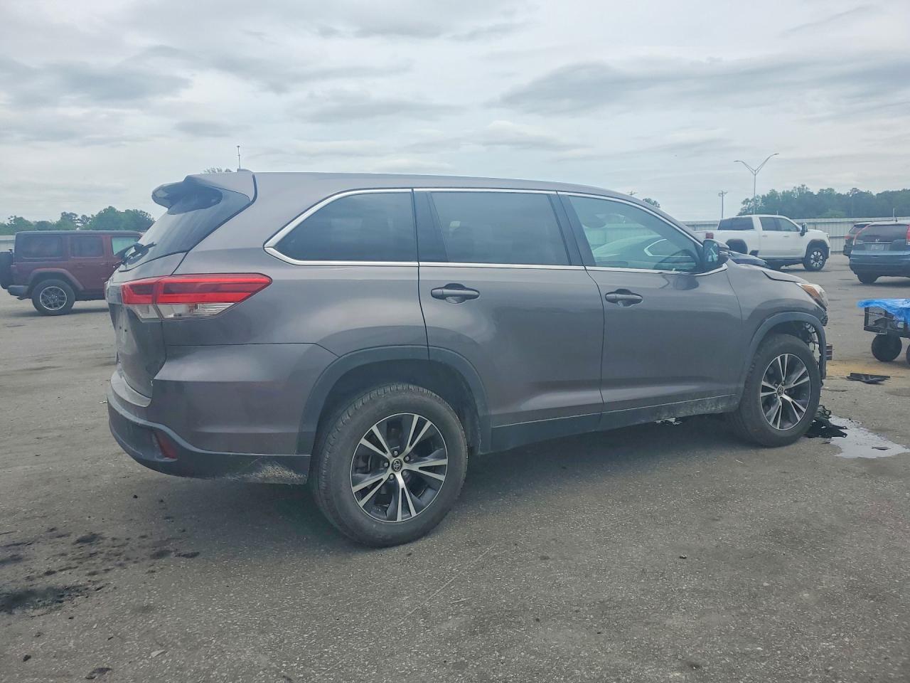 2019 TOYOTA HIGHLANDER LE PLUS photo 5
