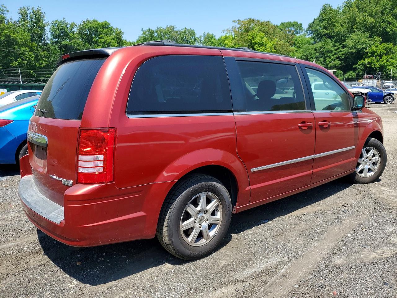2010 CHRYSLER TOWN & COUNTRY TOURING photo 5