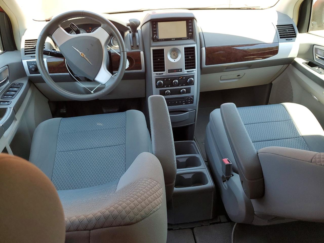 2010 CHRYSLER TOWN & COUNTRY TOURING photo 15