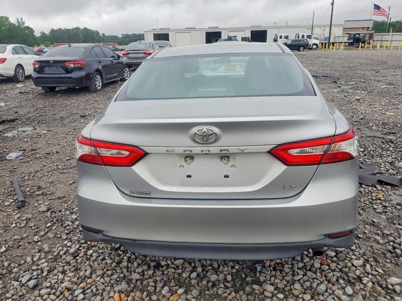 2018 TOYOTA CAMRY LE photo 16
