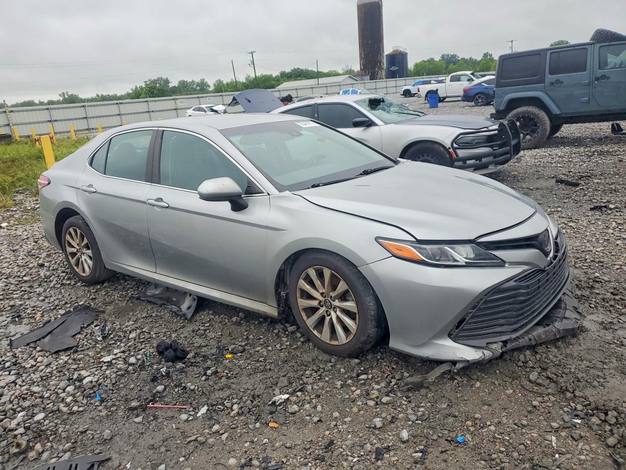 2018 TOYOTA CAMRY LE photo 10