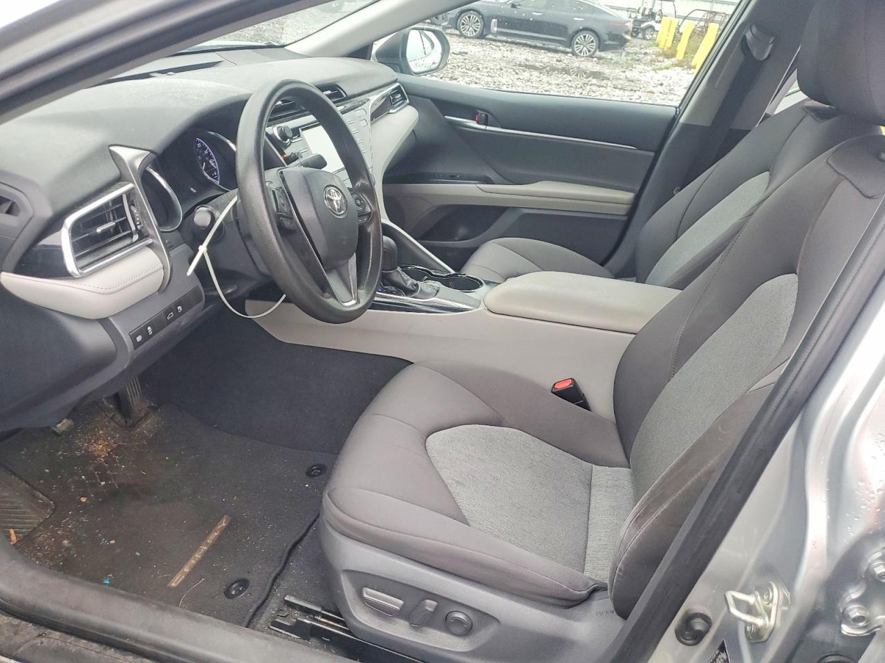 2018 TOYOTA CAMRY LE photo 19