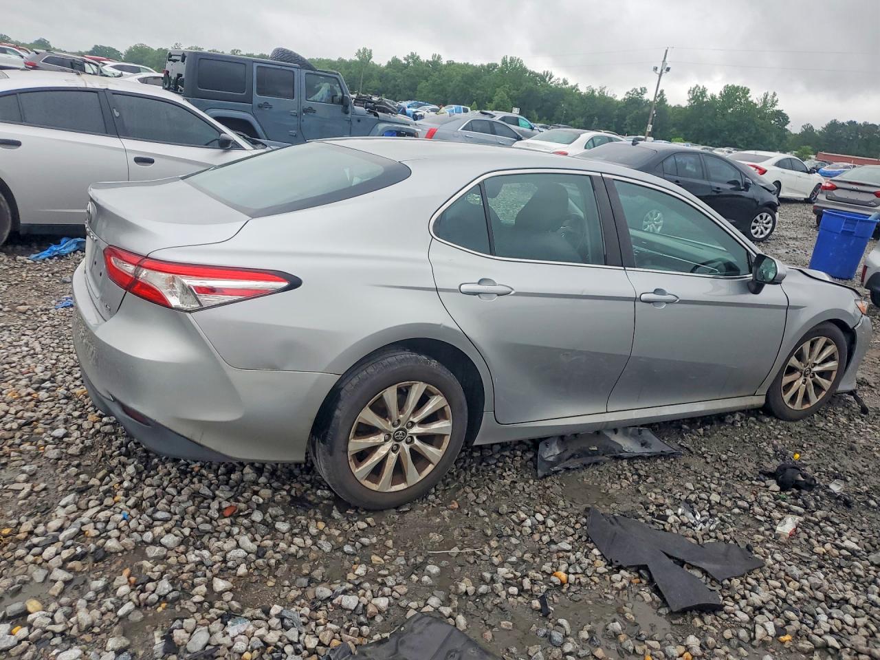 2018 TOYOTA CAMRY LE photo 7
