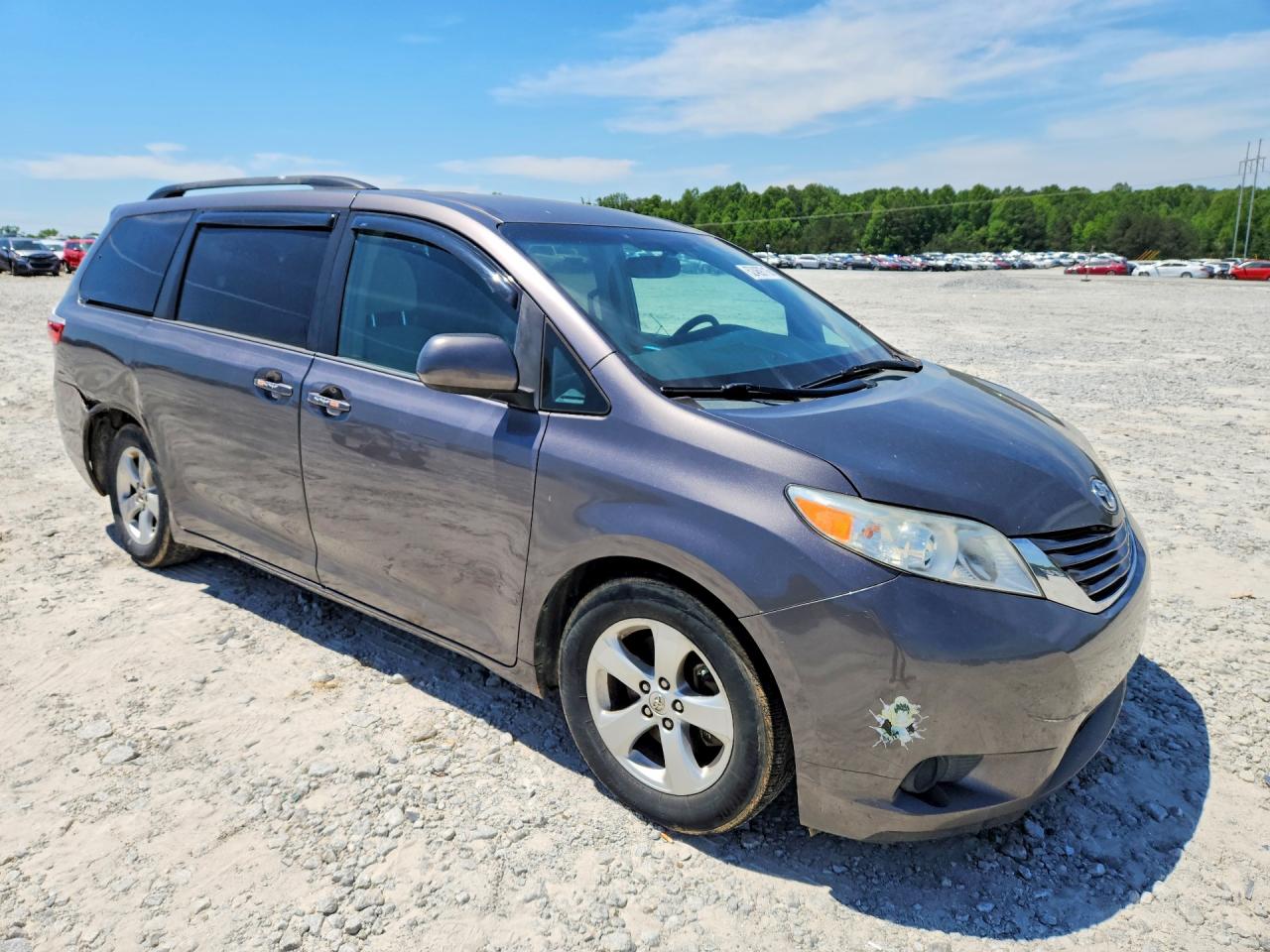 2016 TOYOTA SIENNA LE photo 4