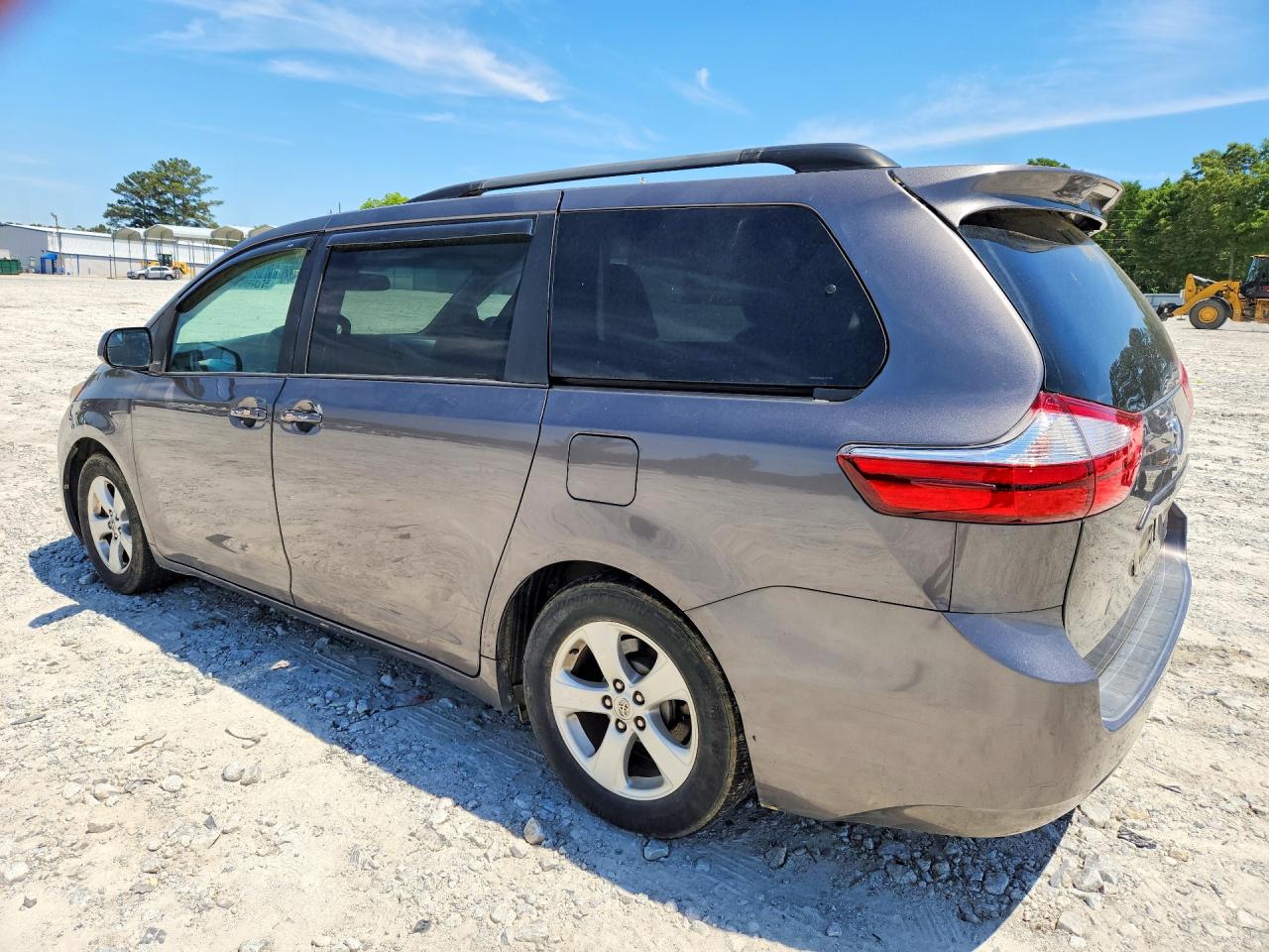 2016 TOYOTA SIENNA LE photo 2