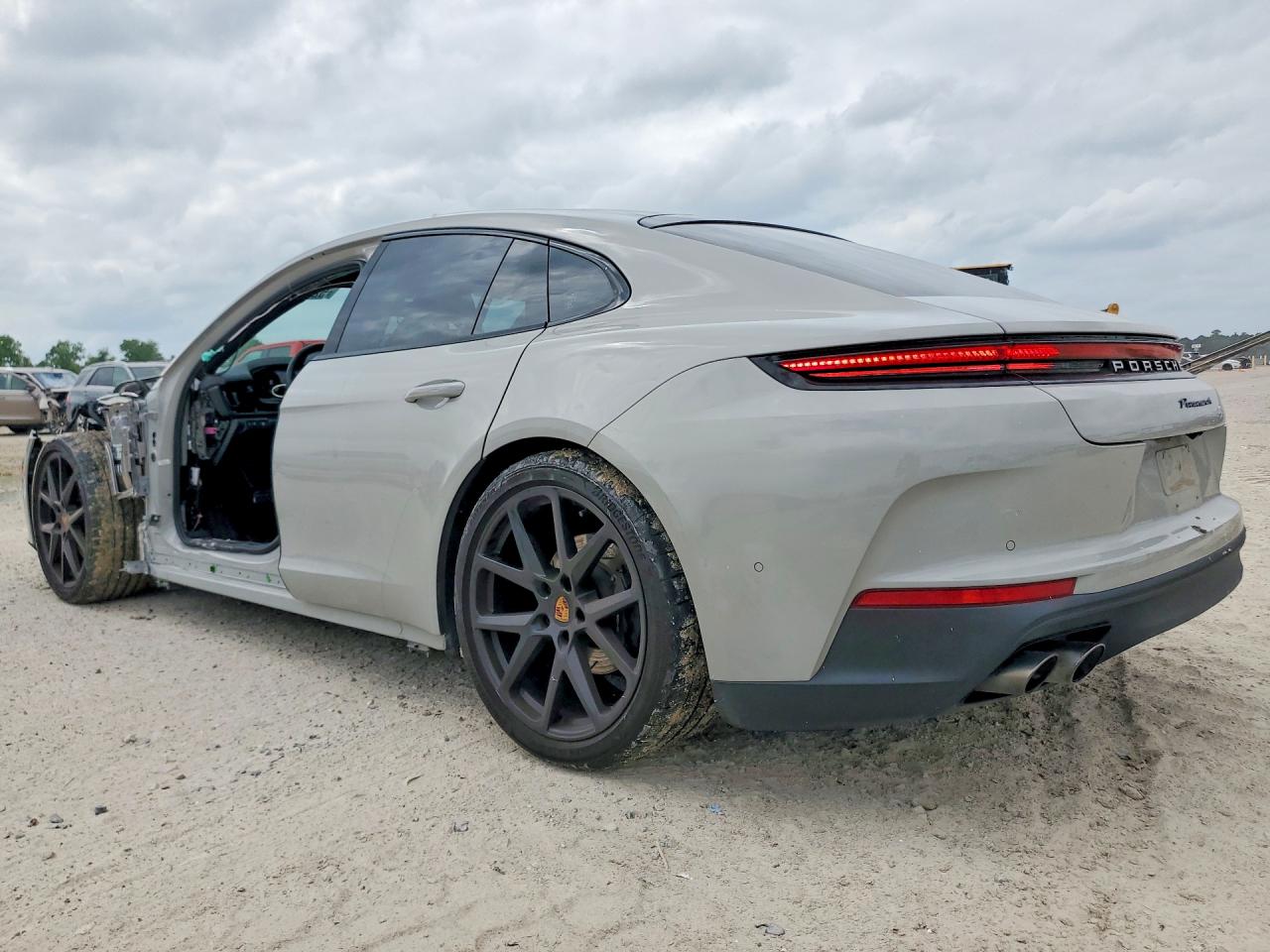 2025 PORSCHE PANAMERA 4 E-HYBRID photo 3