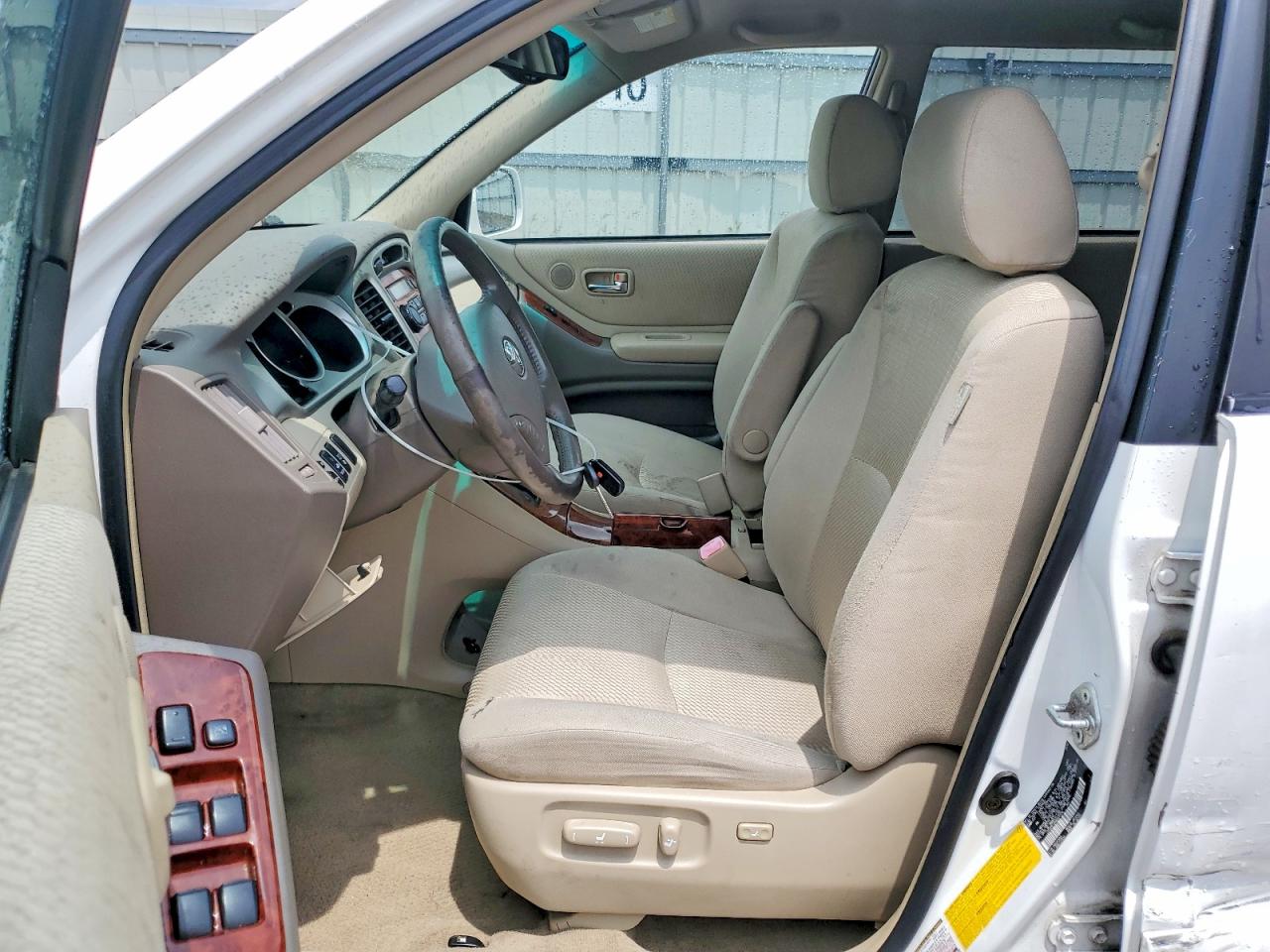 2004 TOYOTA HIGHLANDER LIMITED photo 13
