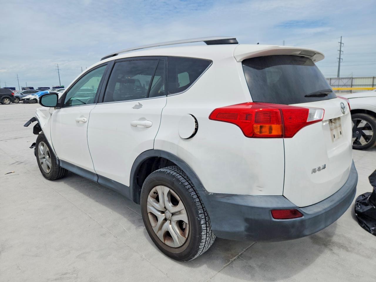 2014 TOYOTA RAV4 LE photo 3
