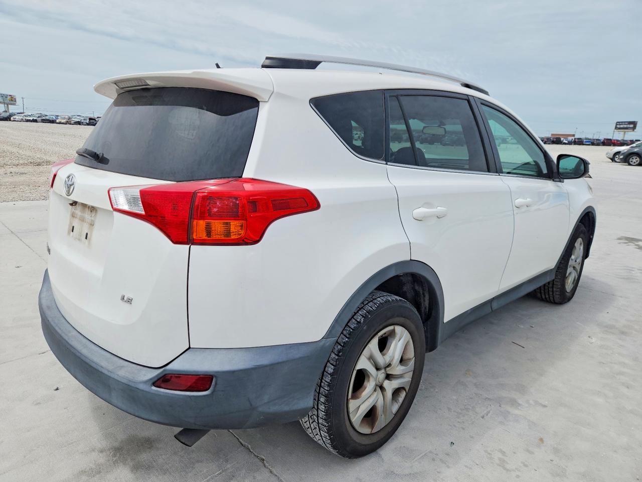 2014 TOYOTA RAV4 LE photo 5