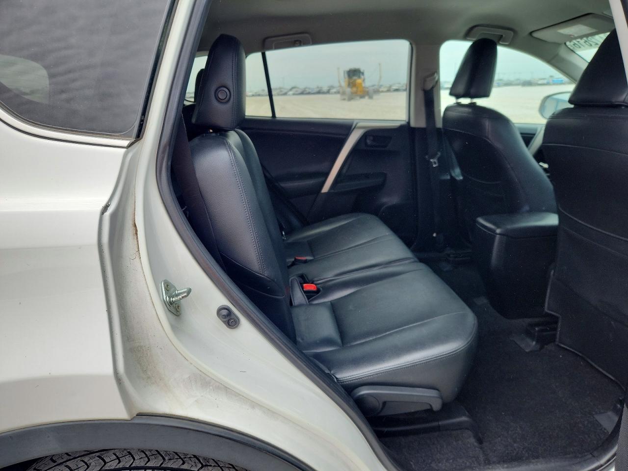 2014 TOYOTA RAV4 LE photo 21