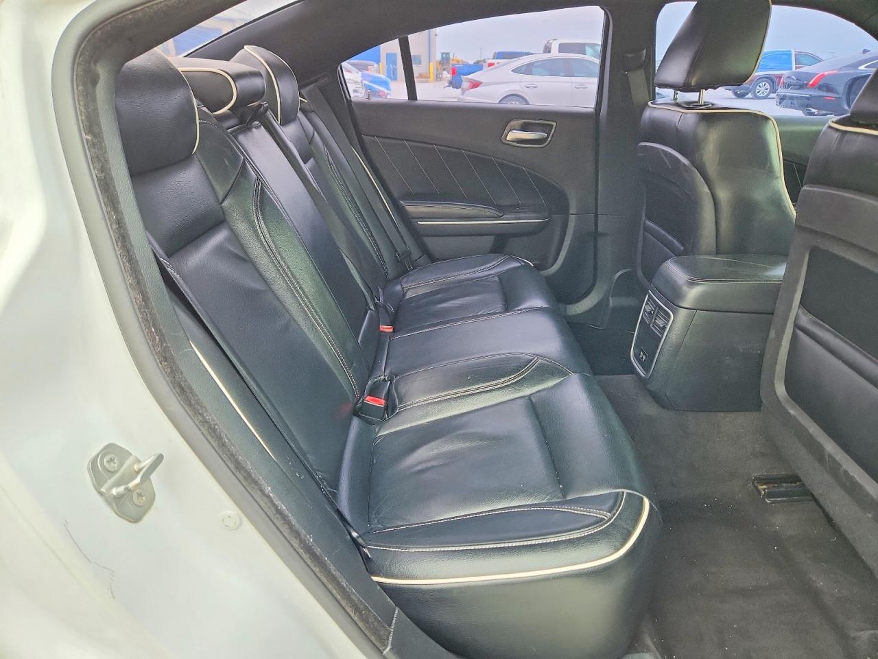 2015 DODGE CHARGER SXT photo 10