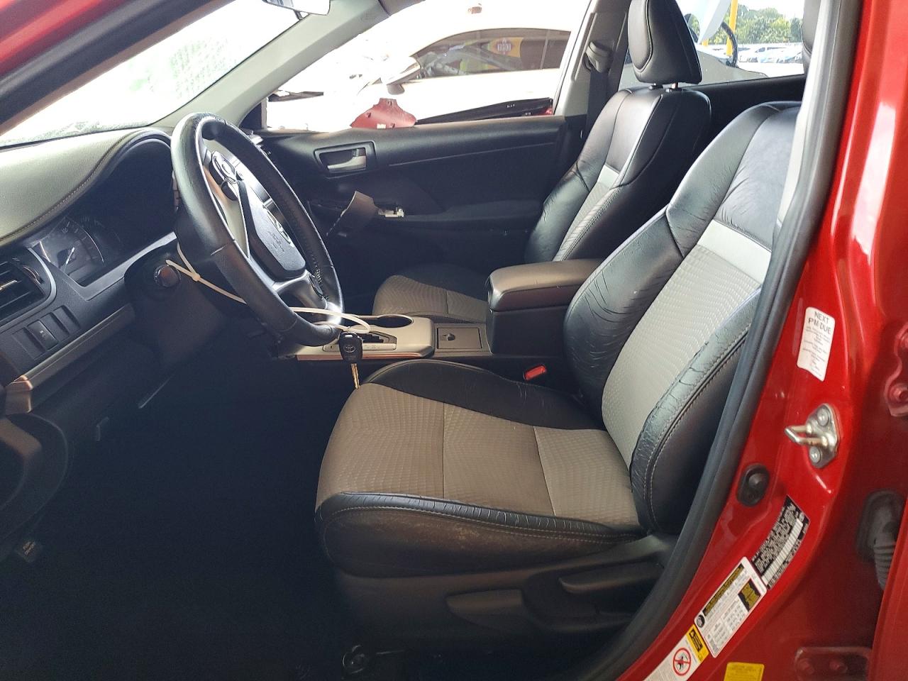 2014 TOYOTA CAMRY SE photo 13