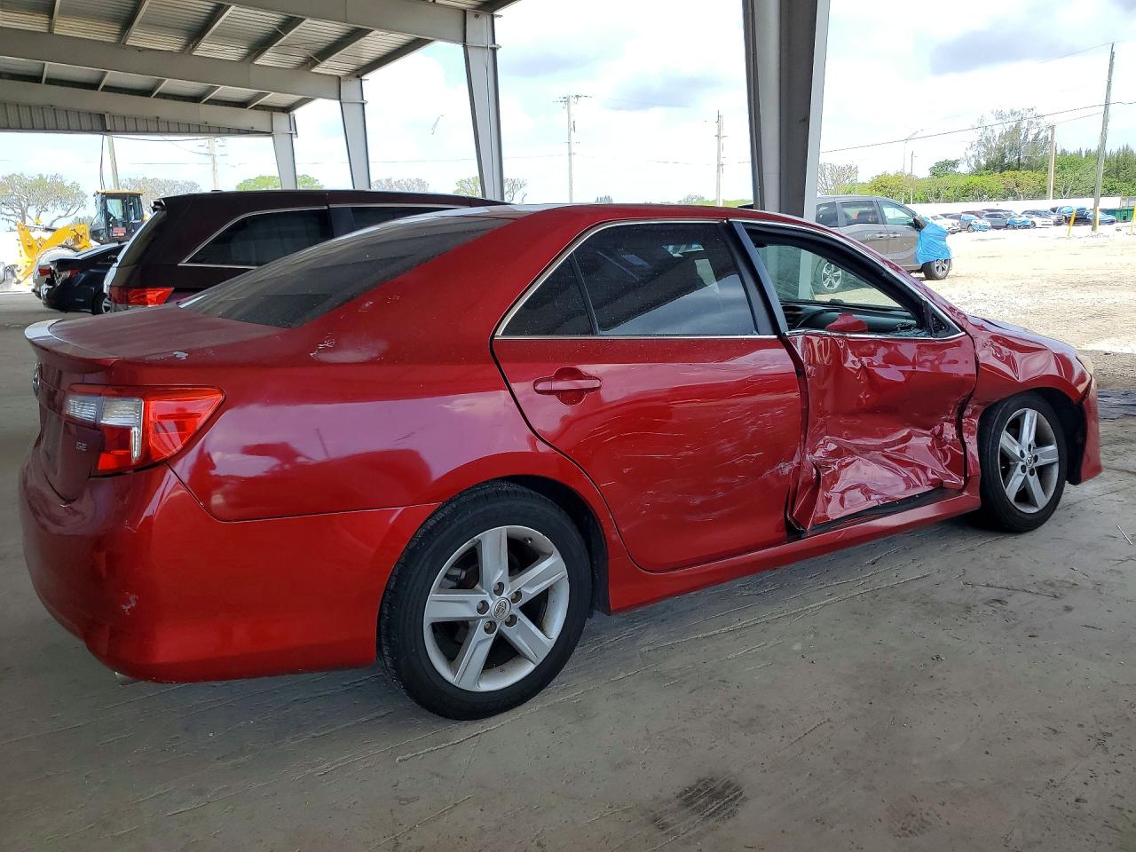 2014 TOYOTA CAMRY SE photo 5