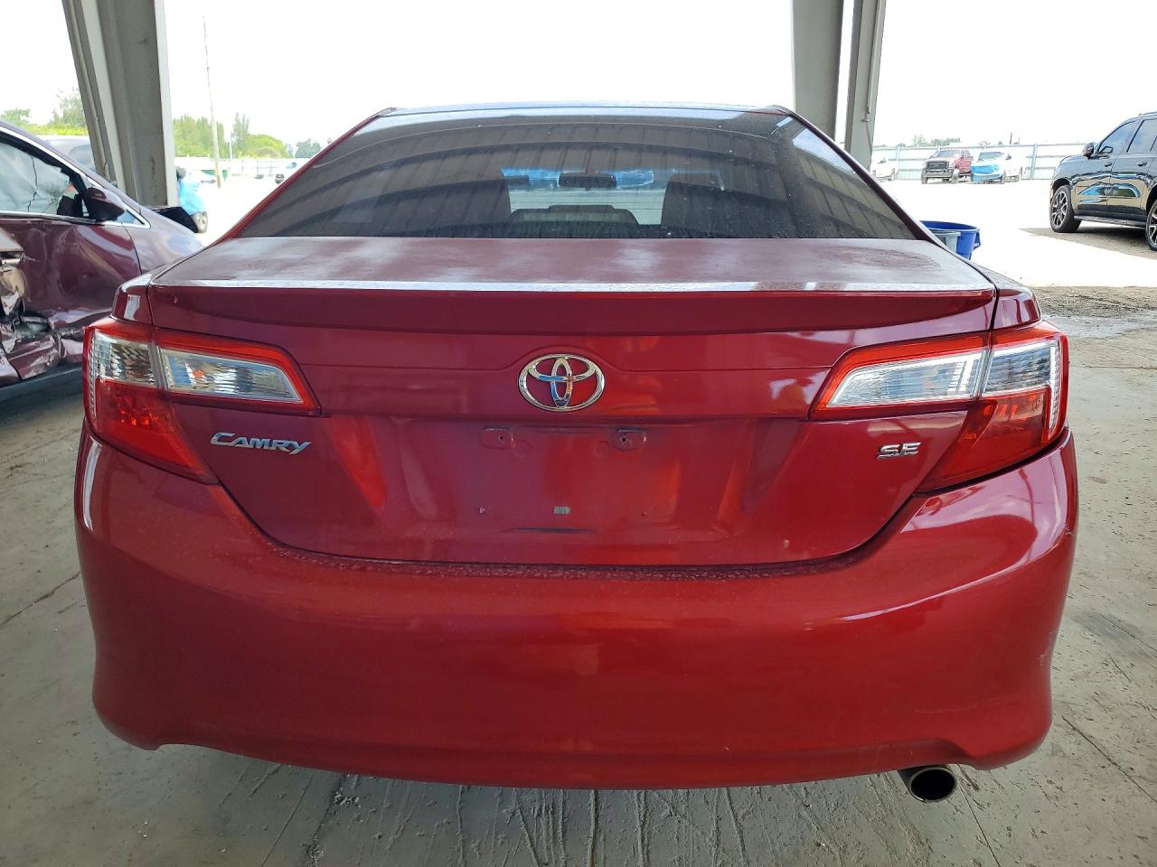 2014 TOYOTA CAMRY SE photo 11