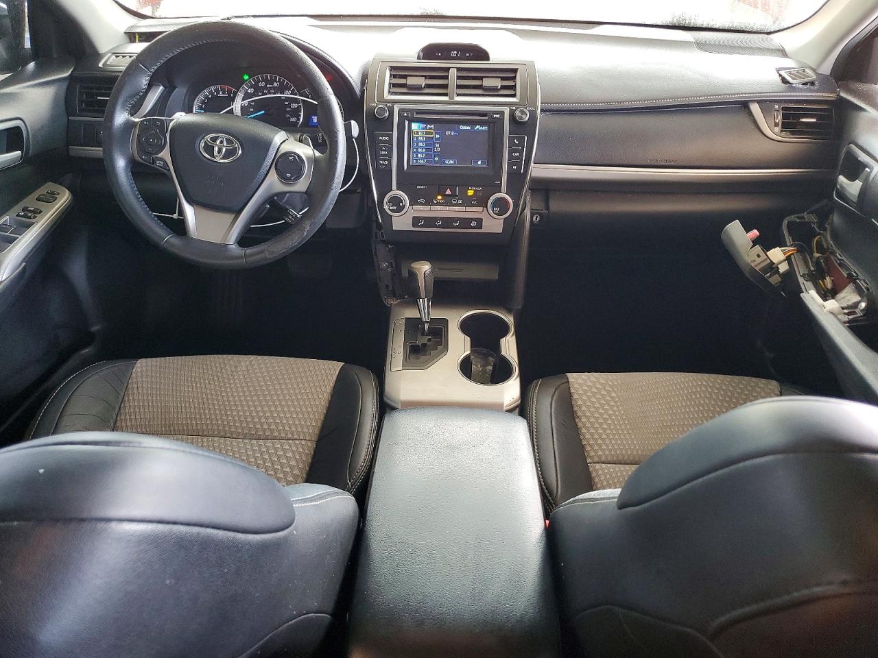 2014 TOYOTA CAMRY SE photo 15