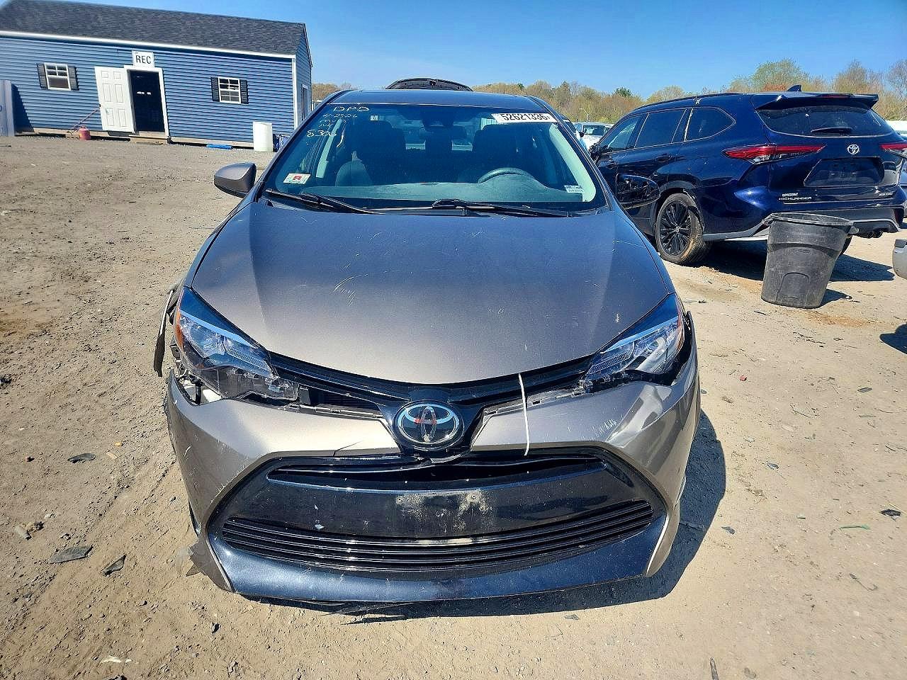 2017 TOYOTA COROLLA LE photo 13