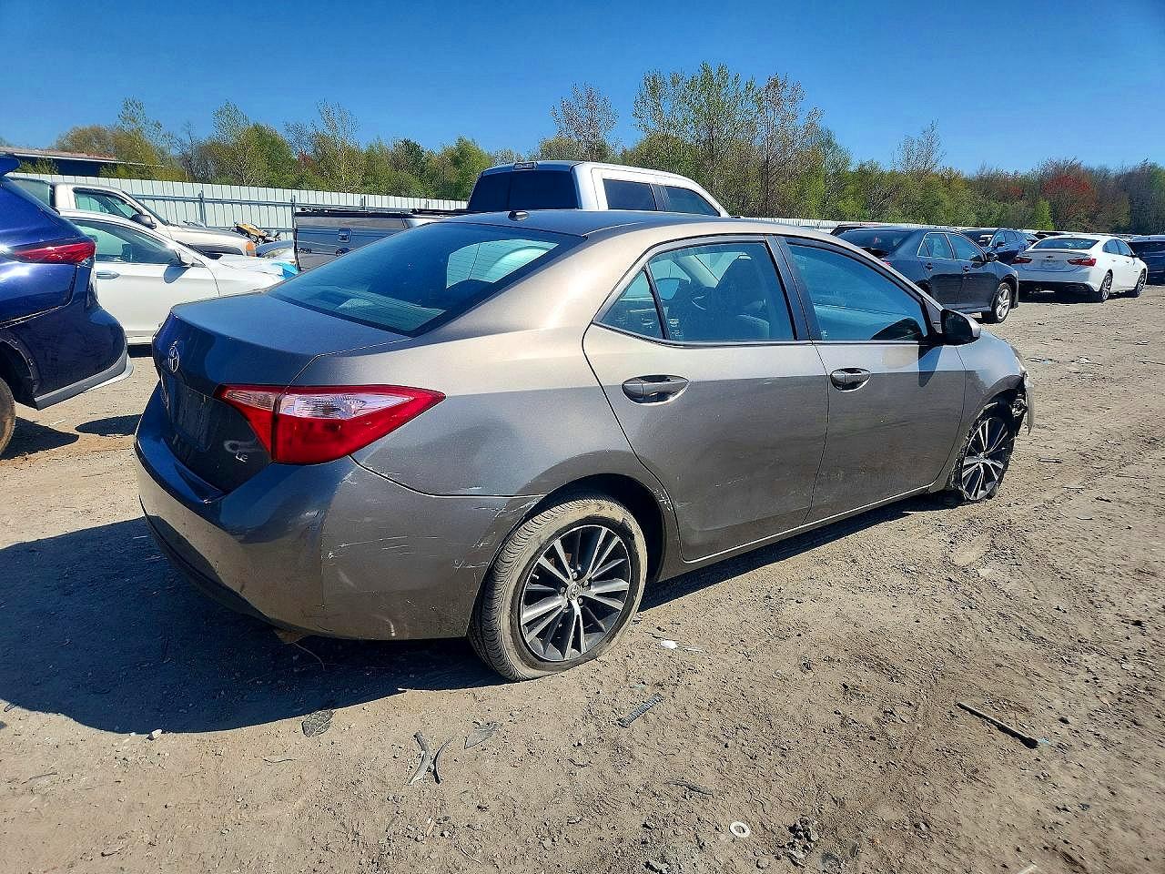 2017 TOYOTA COROLLA LE photo 7