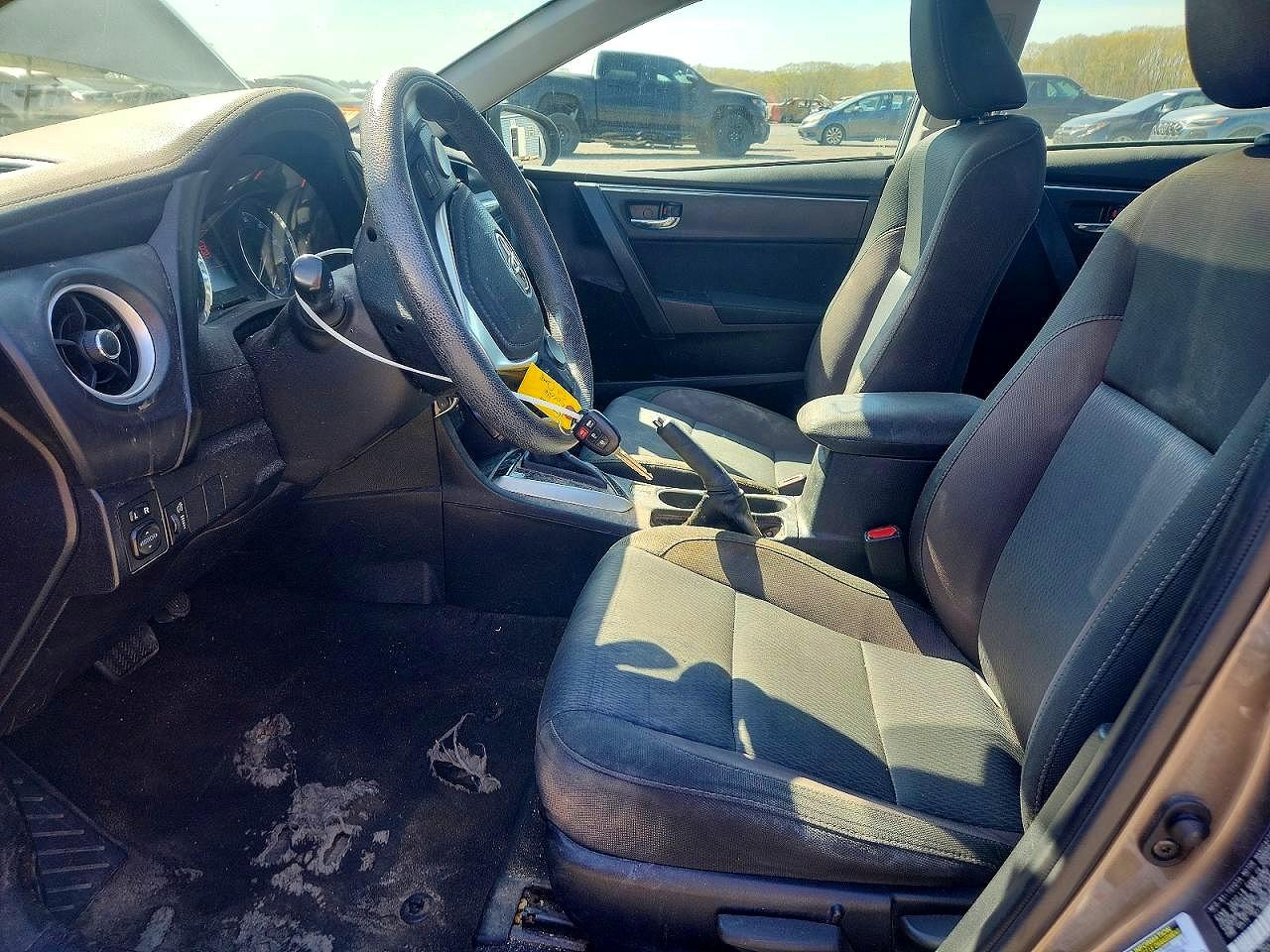 2017 TOYOTA COROLLA LE photo 19