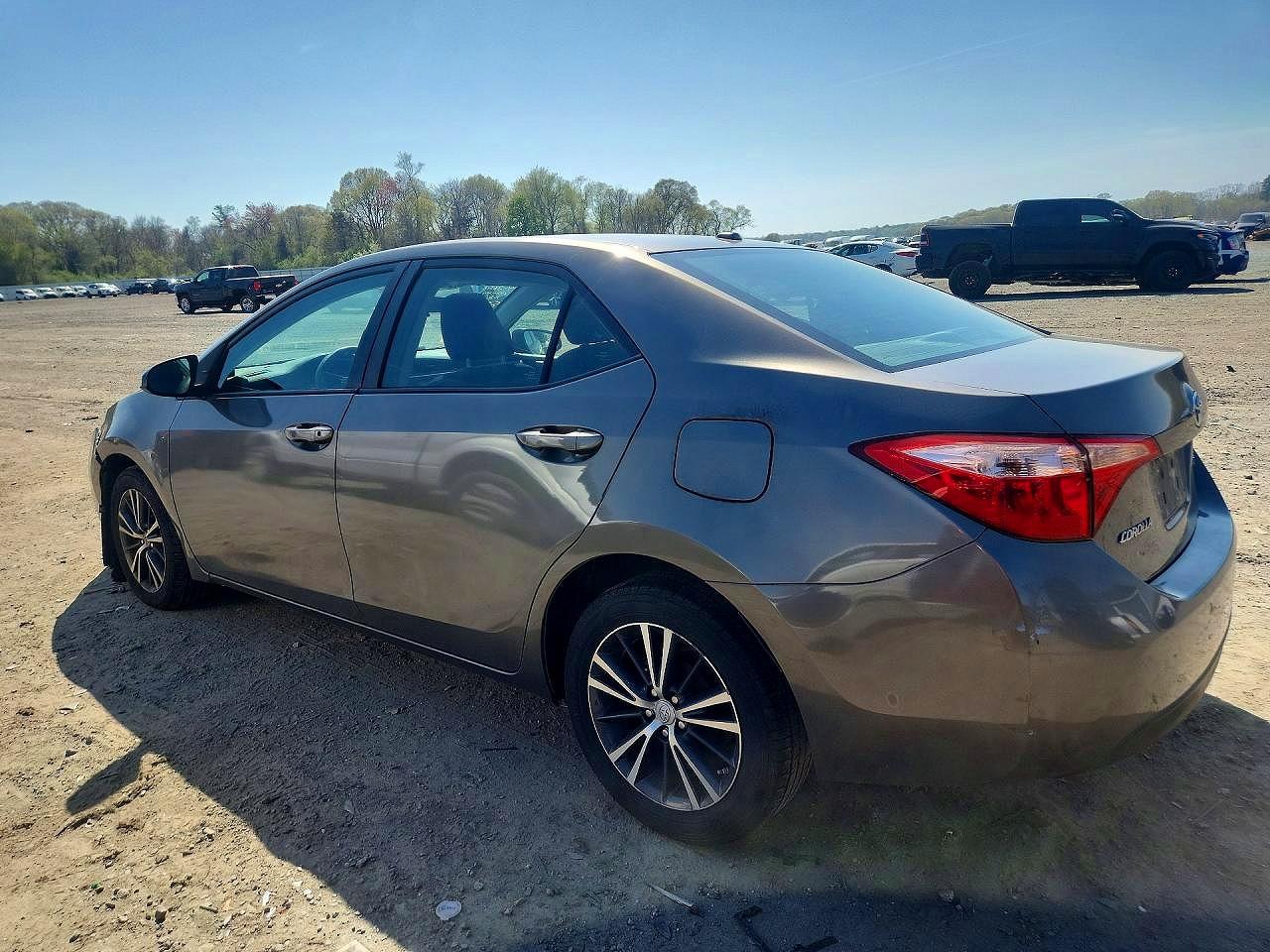 2017 TOYOTA COROLLA LE photo 4
