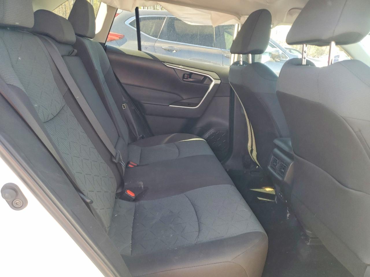2025 TOYOTA RAV4 LE photo 31