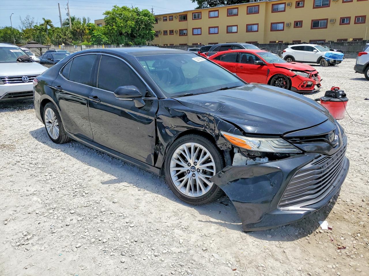 2018 TOYOTA CAMRY XLE photo 7