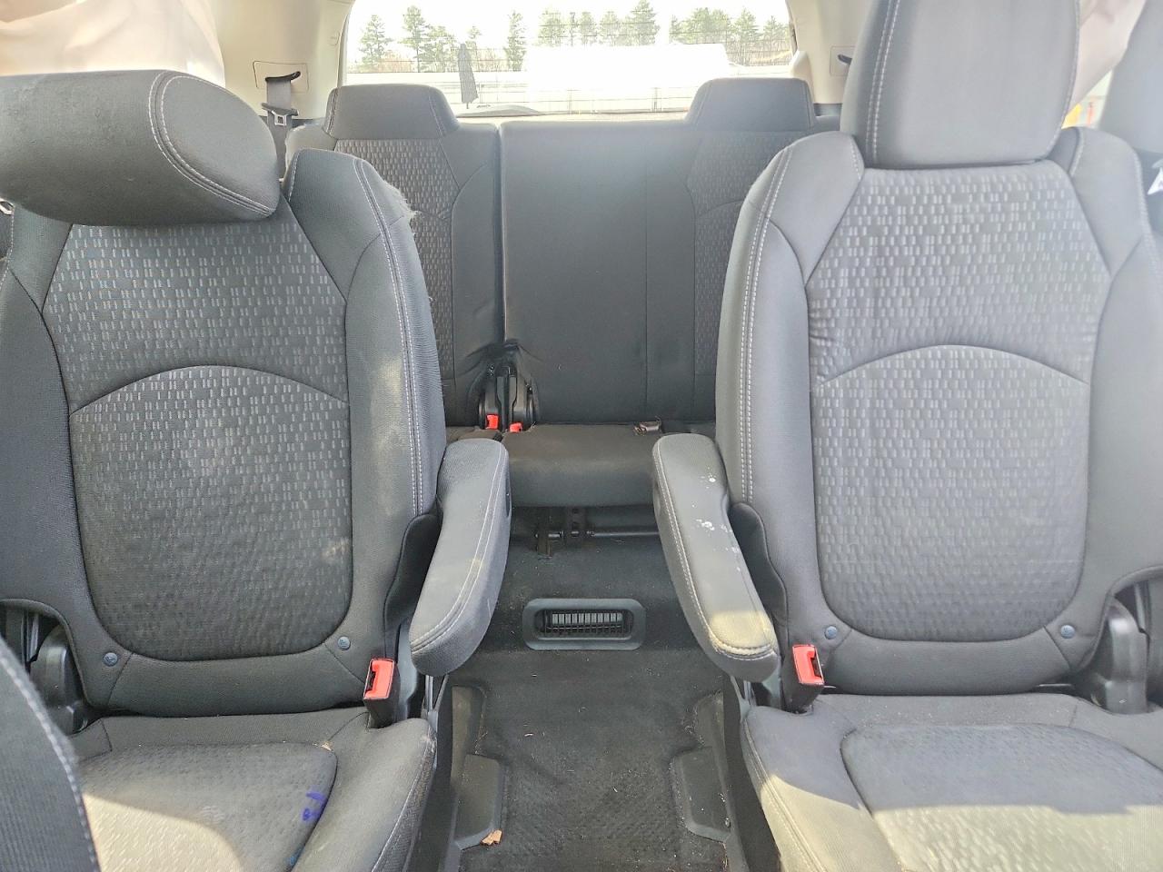 2015 GMC ACADIA SLE photo 28