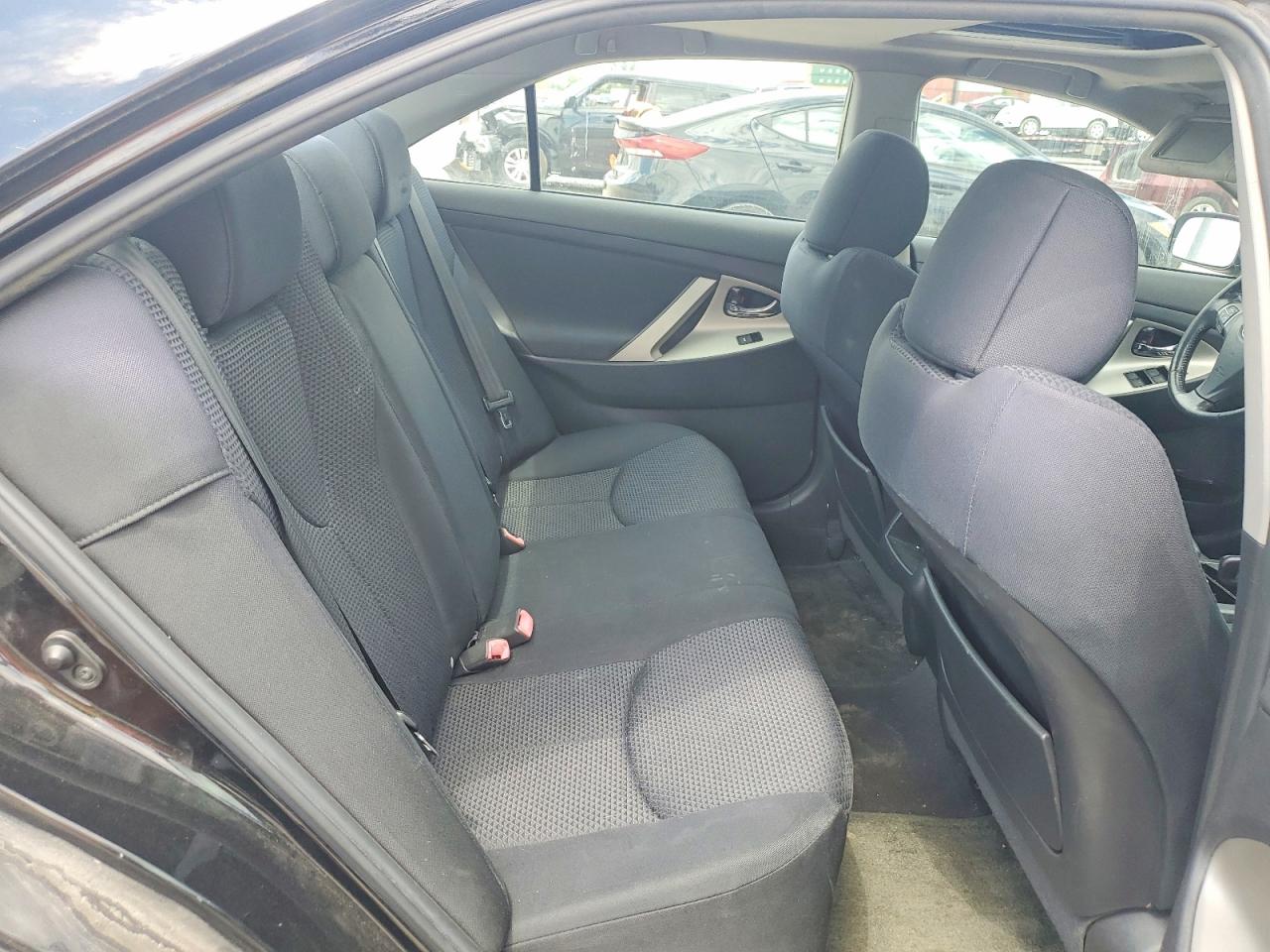 2011 TOYOTA CAMRY SE photo 21