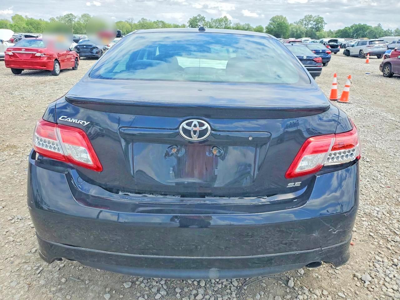 2011 TOYOTA CAMRY SE photo 11