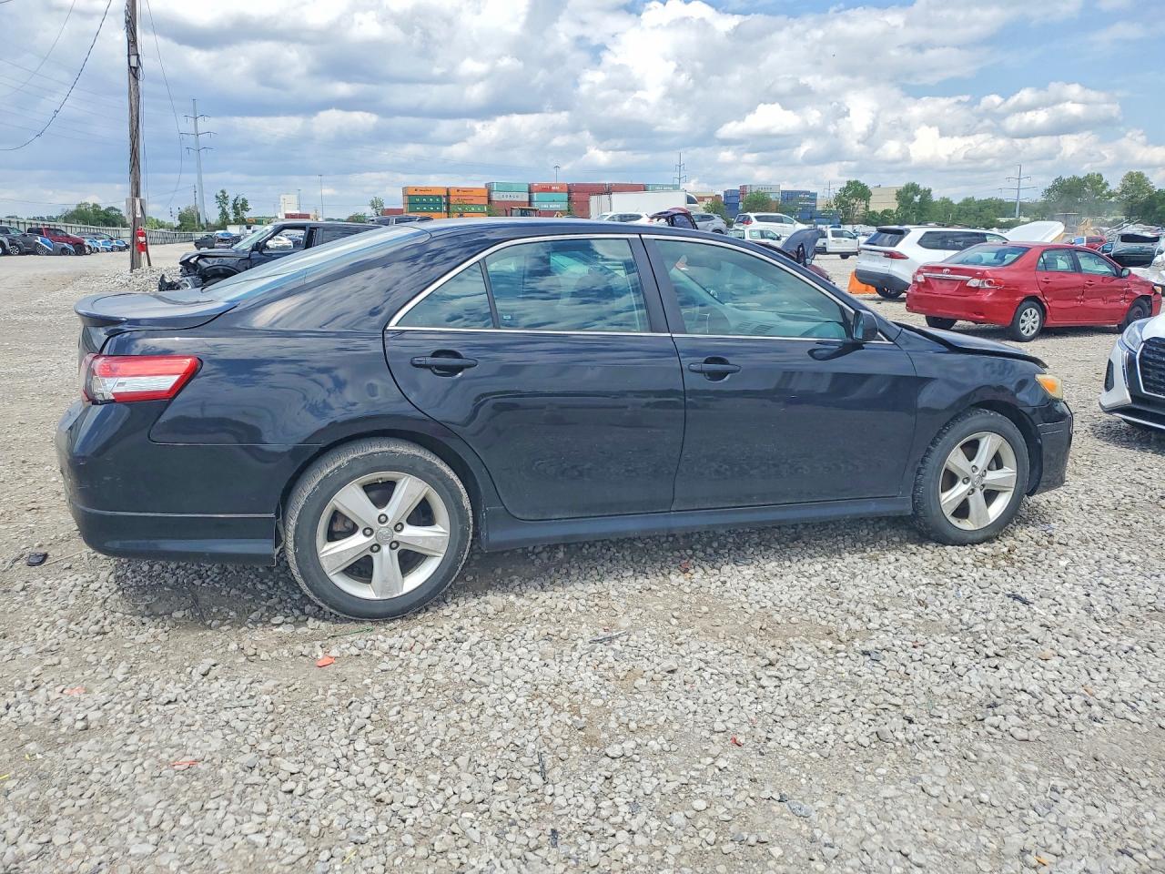 2011 TOYOTA CAMRY SE photo 5