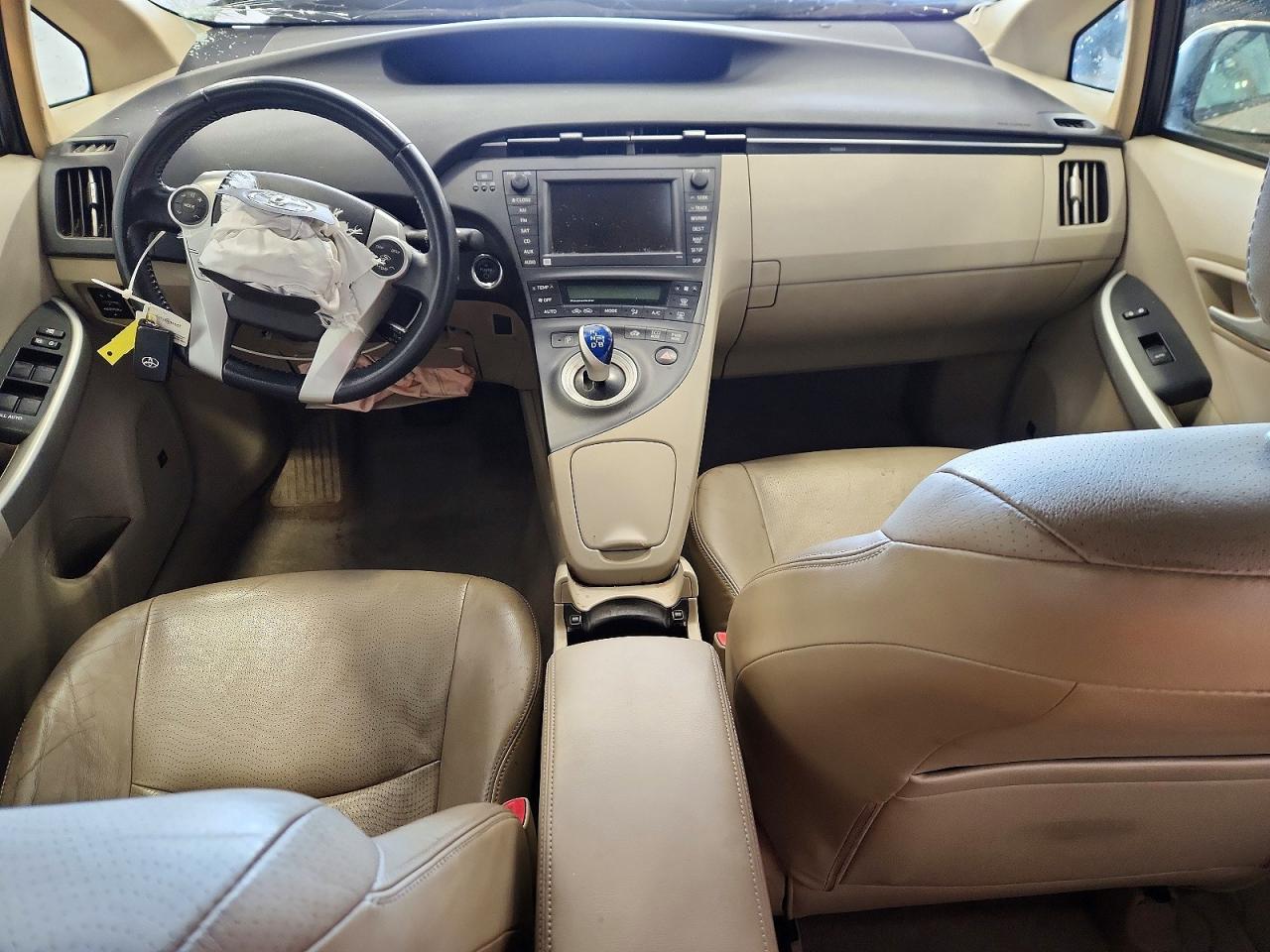 2011 TOYOTA PRIUS FOUR photo 8
