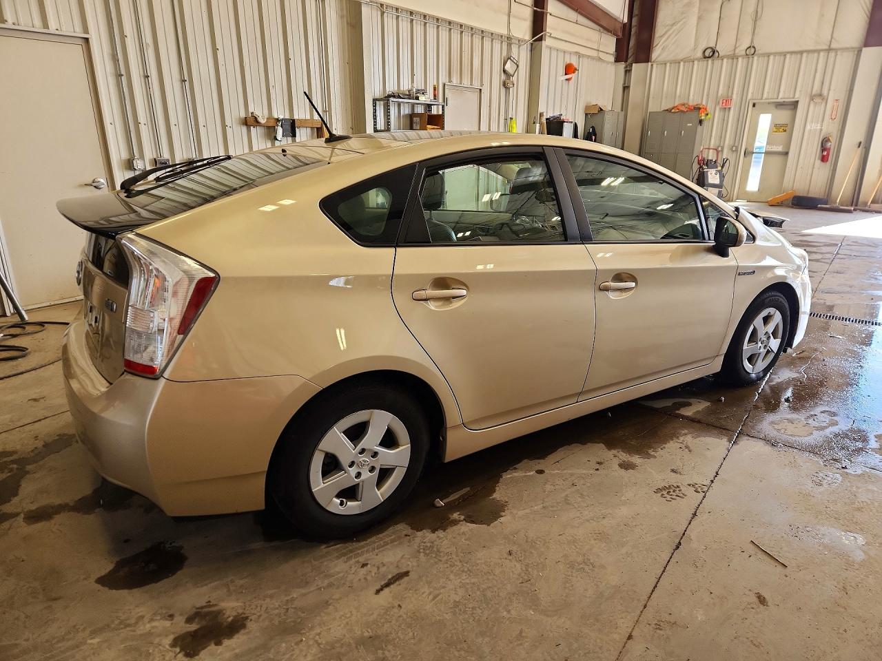 2011 TOYOTA PRIUS FOUR photo 3