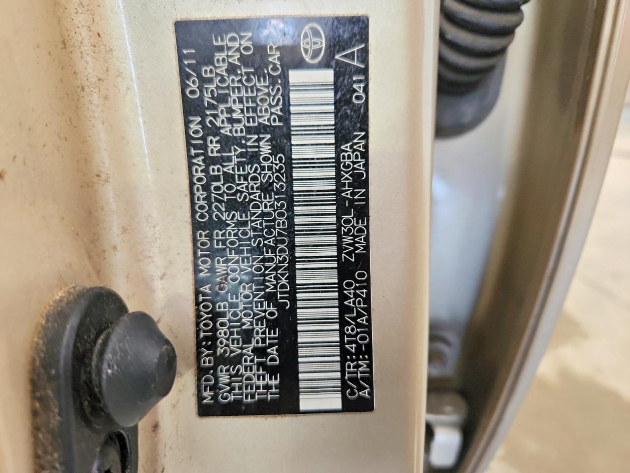 2011 TOYOTA PRIUS FOUR photo 12