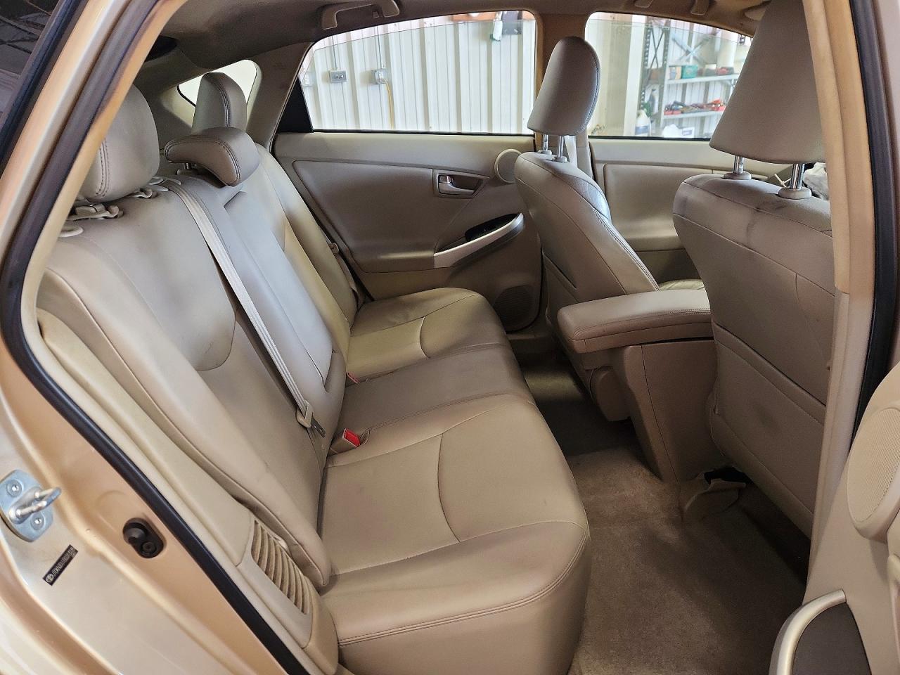 2011 TOYOTA PRIUS FOUR photo 10