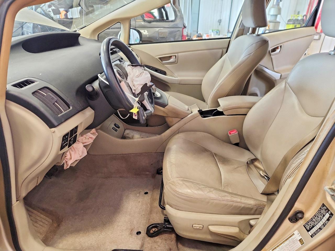 2011 TOYOTA PRIUS FOUR photo 7