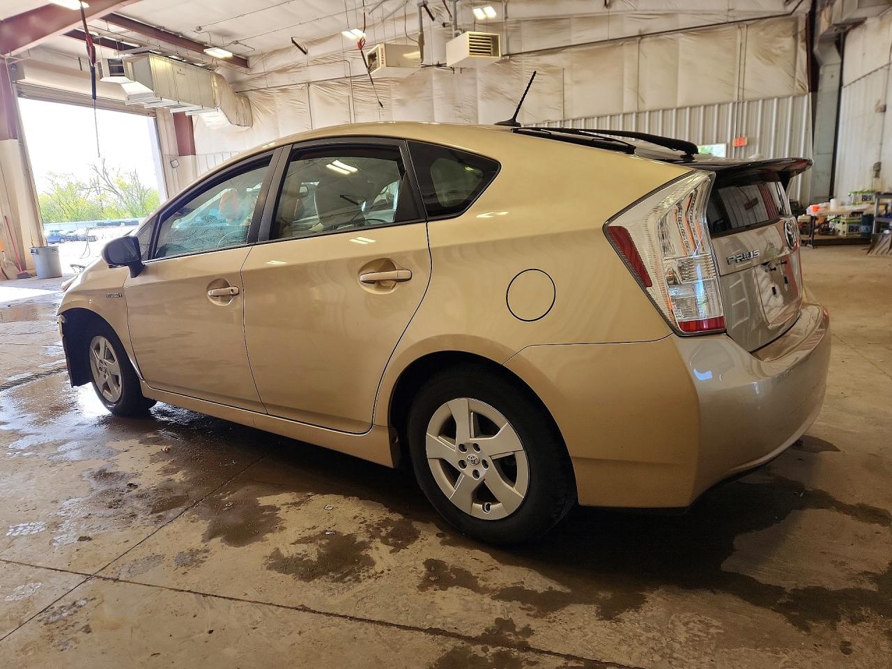 2011 TOYOTA PRIUS FOUR photo 2
