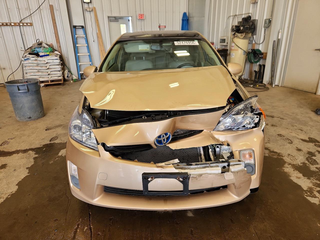 2011 TOYOTA PRIUS FOUR photo 5