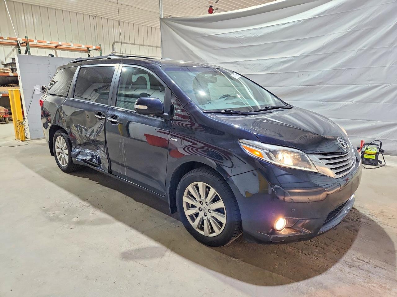 2017 TOYOTA SIENNA LIMITED 7-PASSENGER photo 4