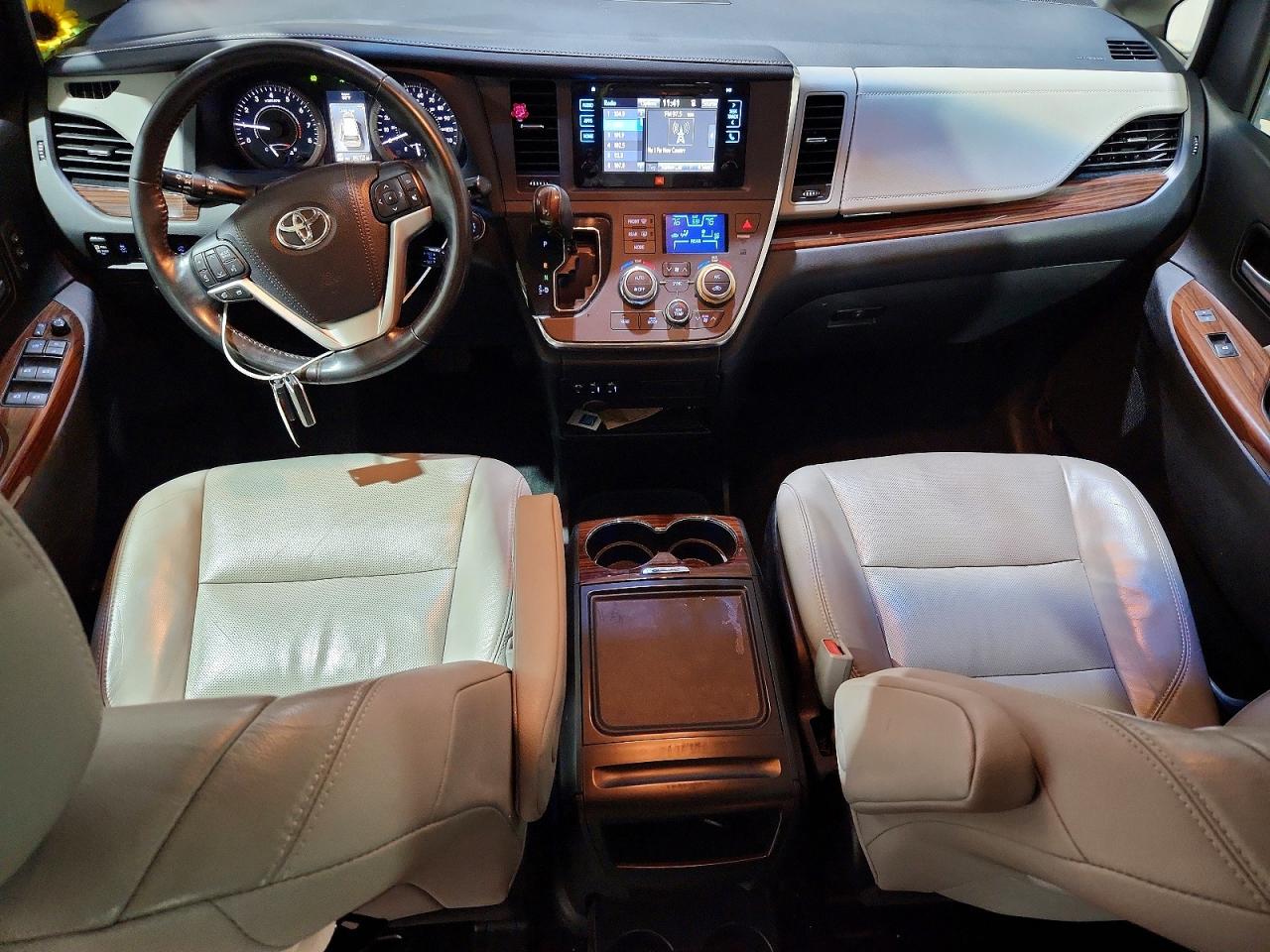 2017 TOYOTA SIENNA LIMITED 7-PASSENGER photo 8