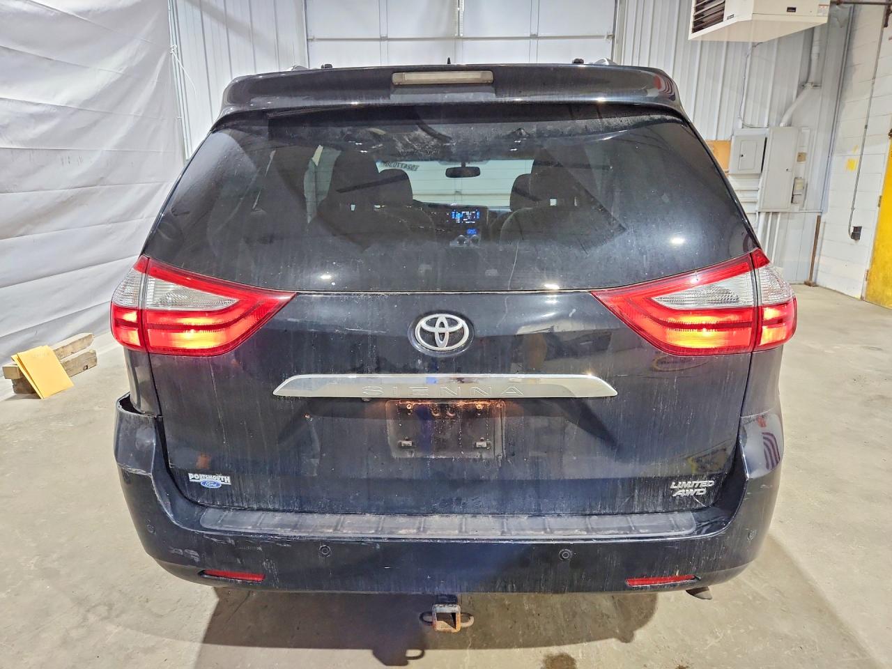 2017 TOYOTA SIENNA LIMITED 7-PASSENGER photo 6