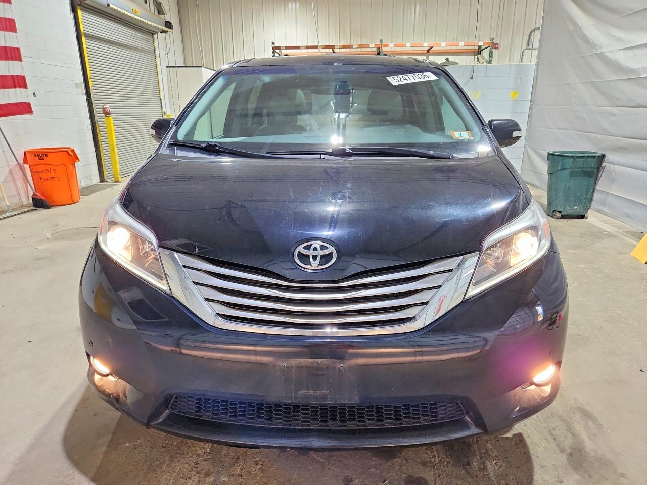 2017 TOYOTA SIENNA LIMITED 7-PASSENGER photo 5