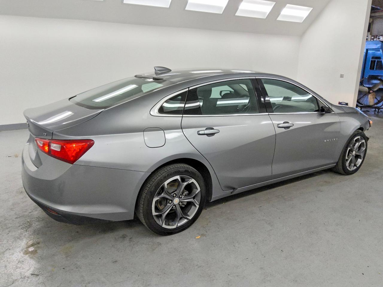 2023 CHEVROLET MALIBU LT photo 3
