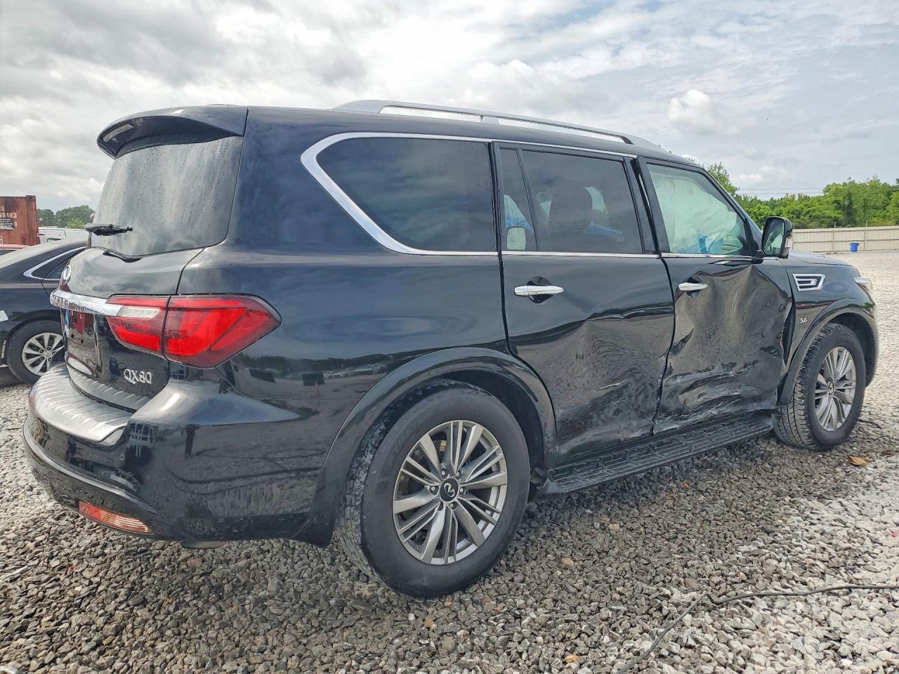 2019 INFINITI QX80 LUXE photo 5