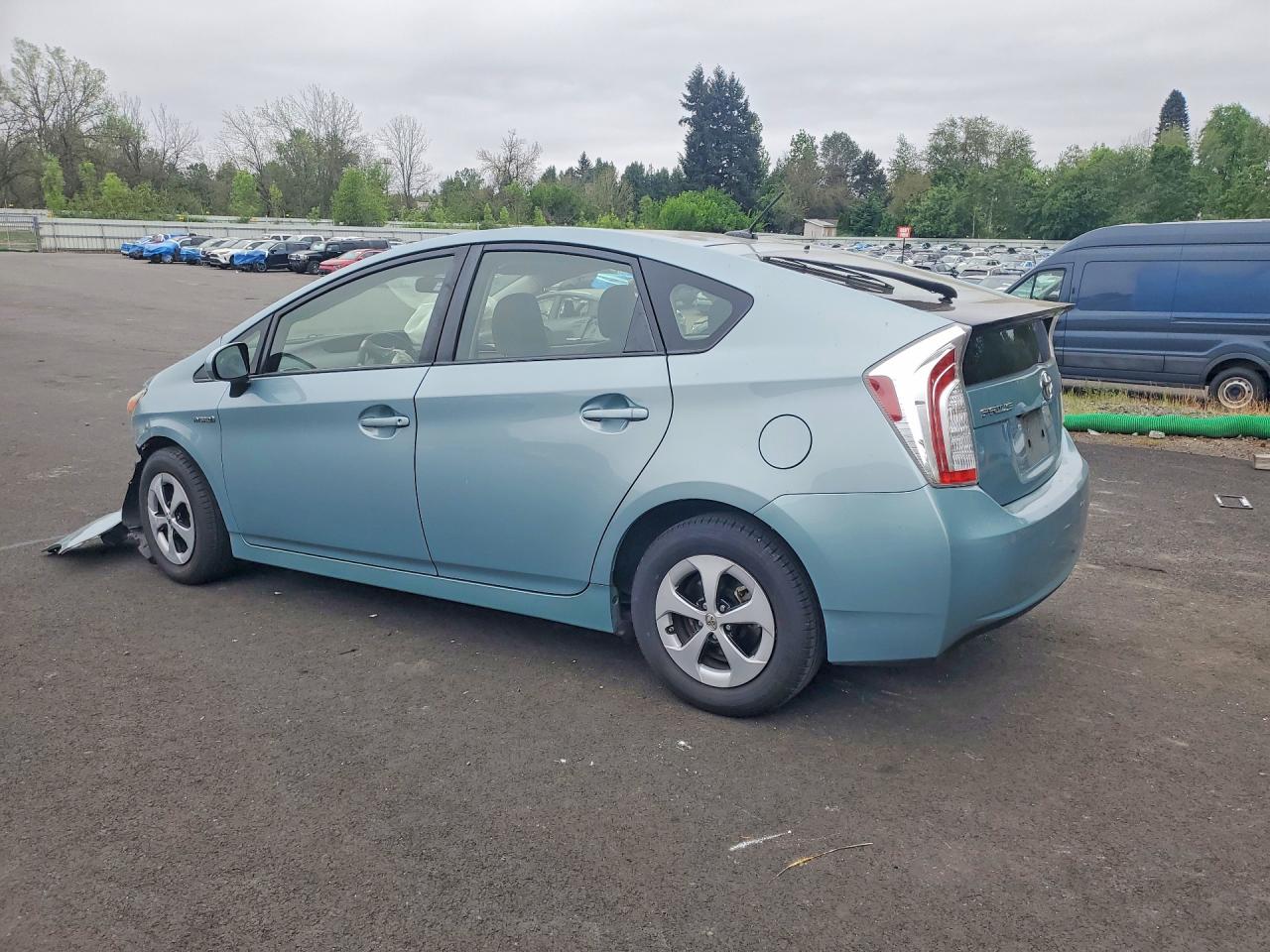 2013 TOYOTA PRIUS THREE photo 3